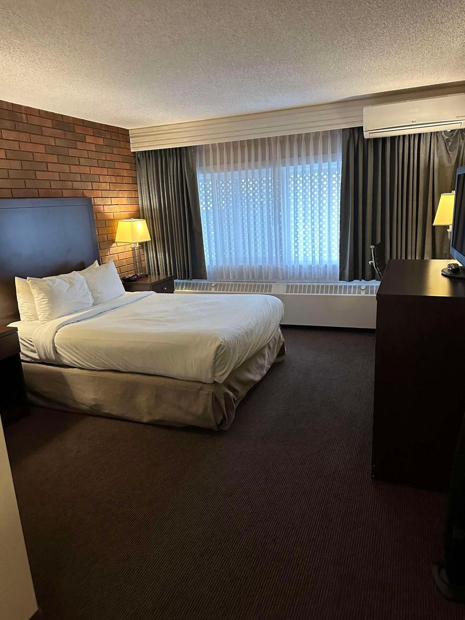 Best Western Cedar Park Inn Edmonton Bagian luar foto