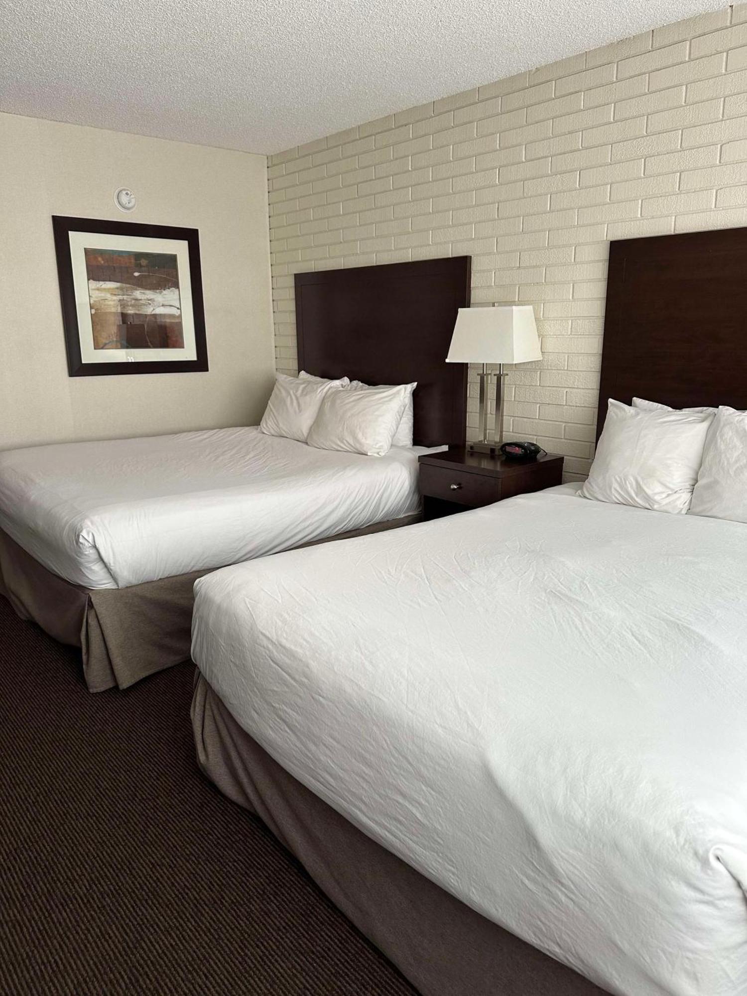 Best Western Cedar Park Inn Edmonton Bagian luar foto