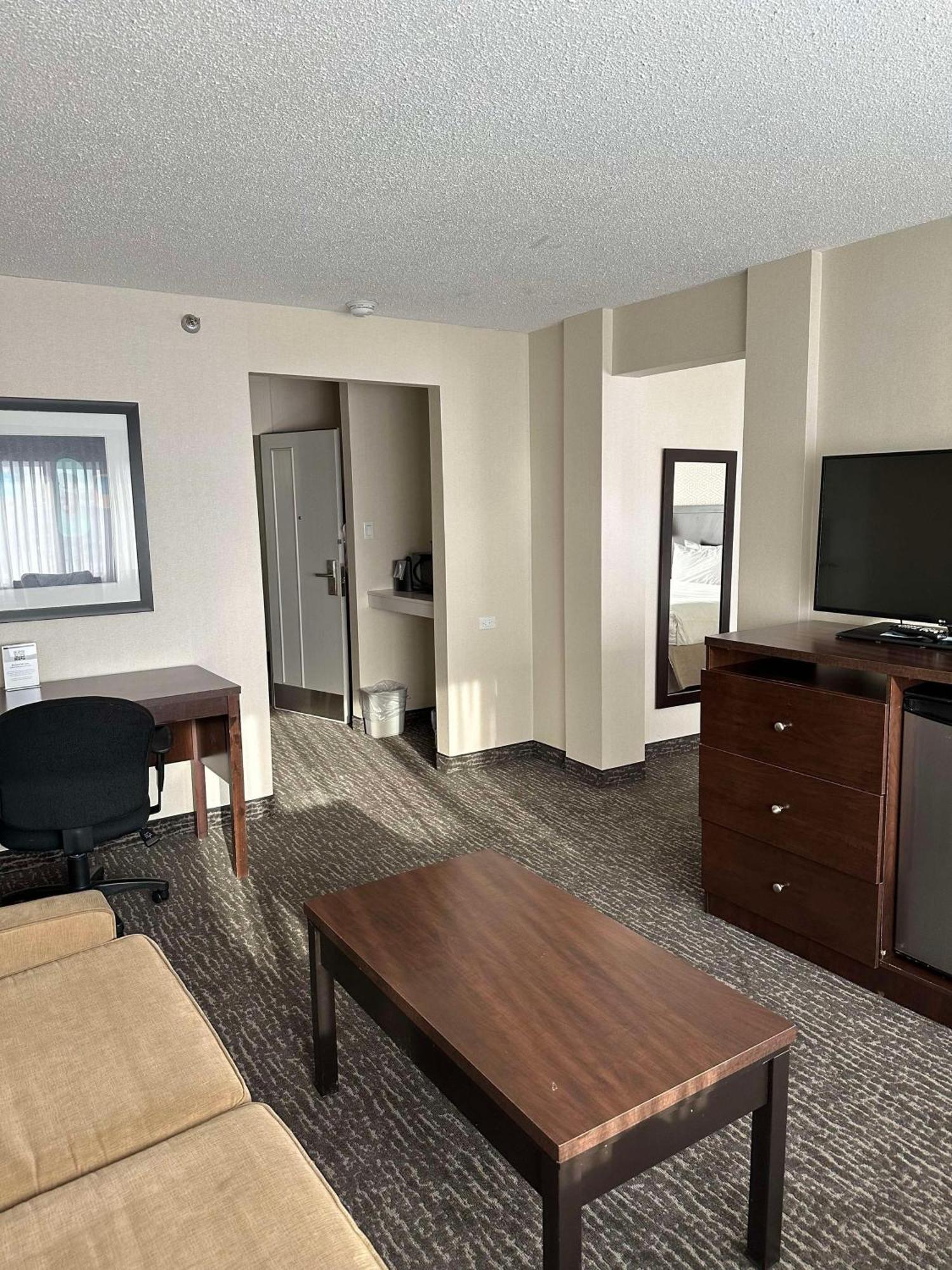 Best Western Cedar Park Inn Edmonton Bagian luar foto