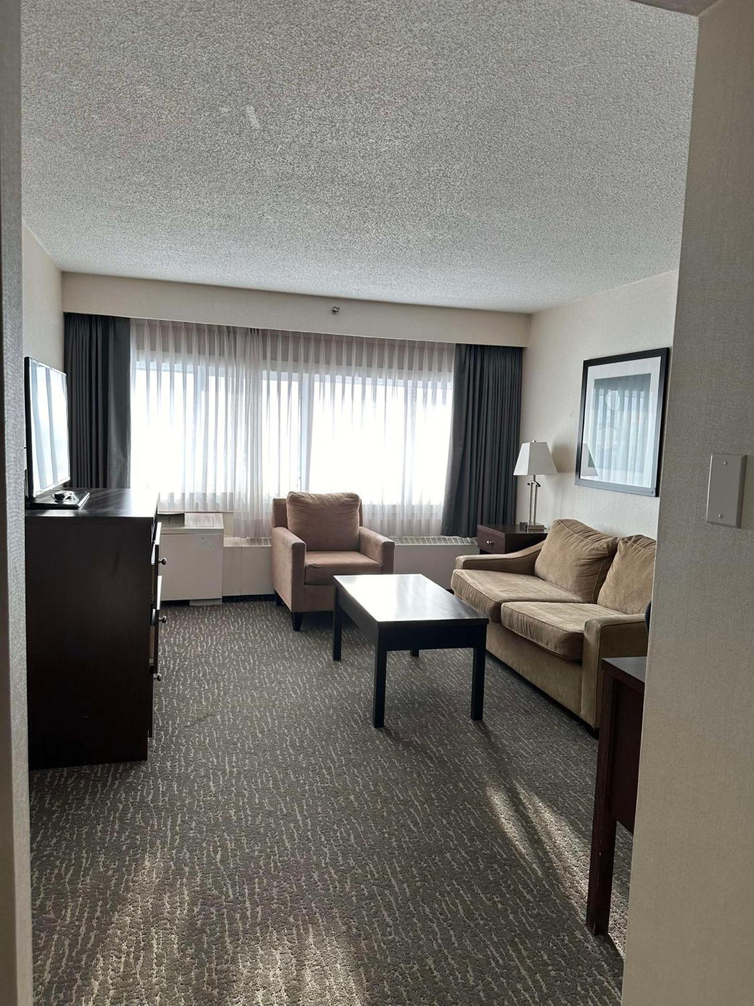 Best Western Cedar Park Inn Edmonton Bagian luar foto